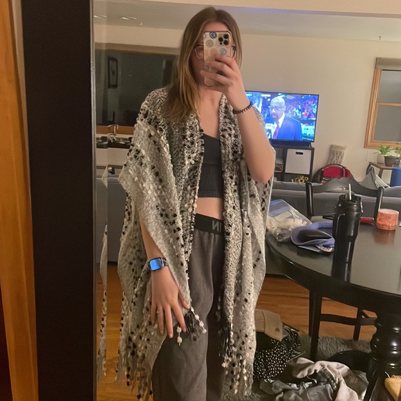 Cozy Shawl - Picture 6 of 7